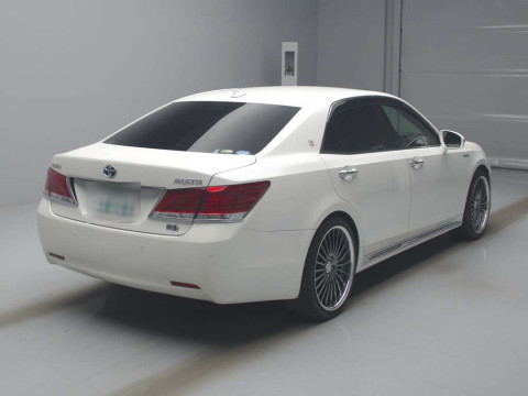 2014 Toyota Crown Majesta GWS214[1]