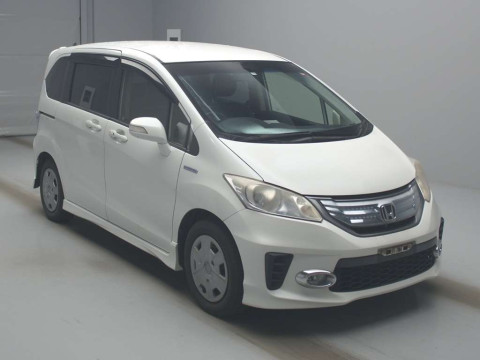 2013 Honda Freed hybrid GP3[2]