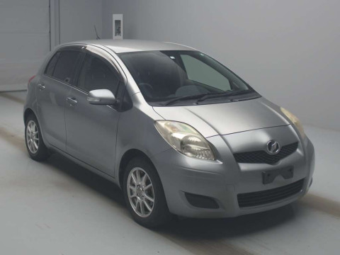 2010 Toyota Vitz SCP90[2]