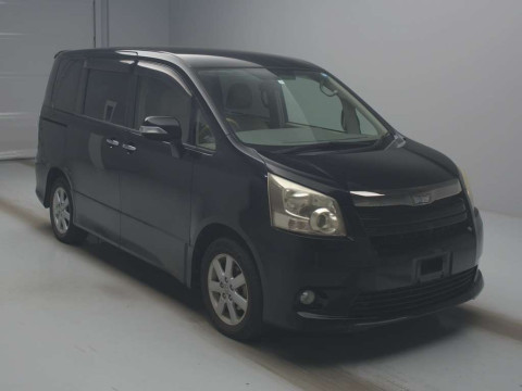 2009 Toyota Noah ZRR70W[2]