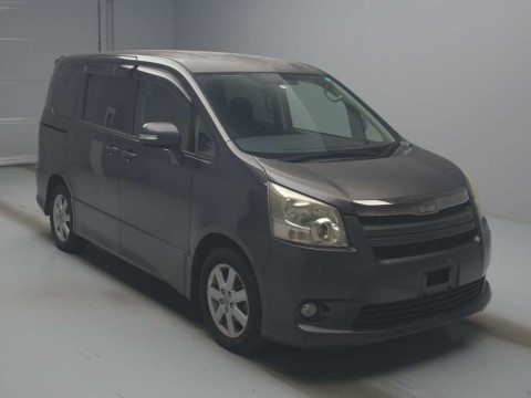 2008 Toyota Noah ZRR70W[2]