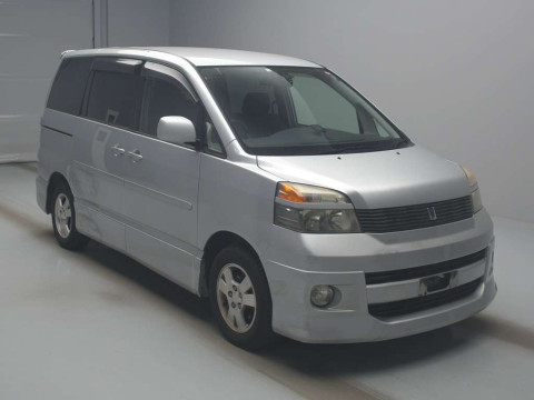 2002 Toyota Voxy AZR60G[2]