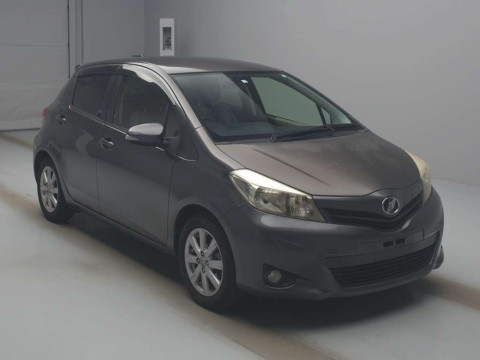 2012 Toyota Vitz NSP130[2]