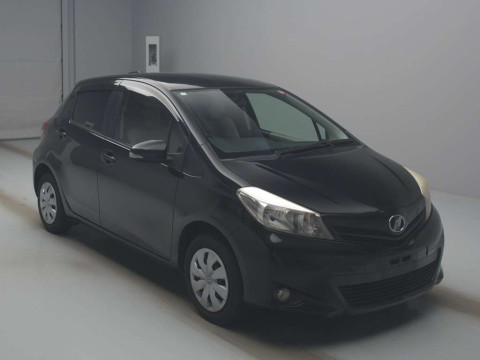 2011 Toyota Vitz NSP130[2]