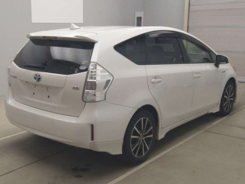 2012 Toyota Prius alpha ZVW40W[1]