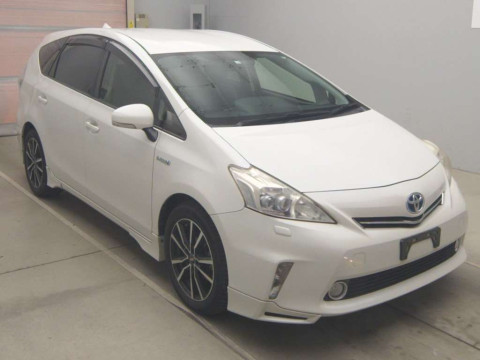 2012 Toyota Prius alpha ZVW40W[2]