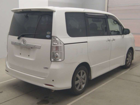 2010 Toyota Voxy ZRR70W[1]