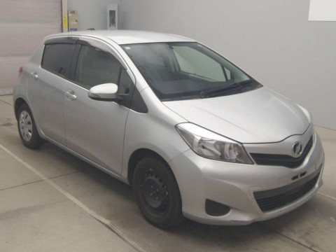 2013 Toyota Vitz NSP130[2]