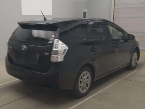 2013 Toyota Prius alpha ZVW41W[1]