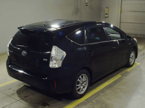 2013 Toyota Prius alpha ZVW41W[1]