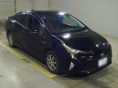 2017 Toyota Prius ZVW55[2]