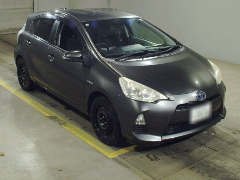 2012 Toyota Aqua NHP10[2]