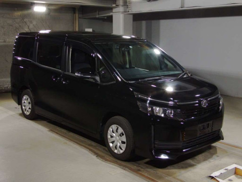 2014 Toyota Voxy ZRR80G[2]