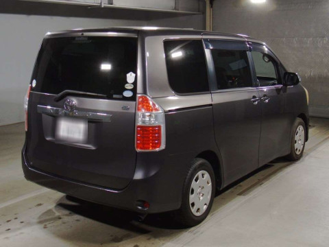 2010 Toyota Noah ZRR70G[1]