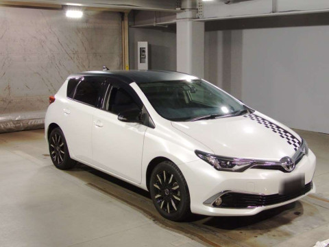 2017 Toyota Auris NZE181H[2]