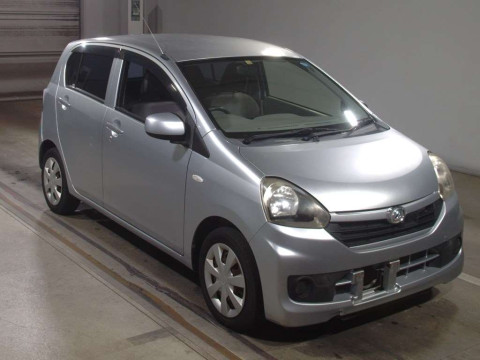 2013 Daihatsu Mira es LA300S[2]