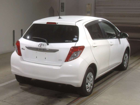 2011 Toyota Vitz NSP135[1]