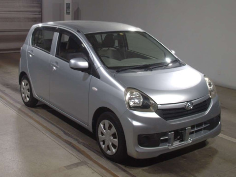 2013 Daihatsu Mira es LA300S[2]