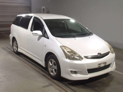 2005 Toyota Wish ZNE10G[2]