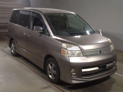 2005 Toyota Voxy AZR60G[2]