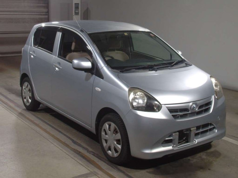 2011 Daihatsu Mira es LA300S[2]