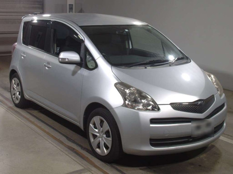 2010 Toyota Ractis NCP100[2]