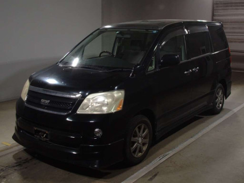 2005 Toyota Noah AZR60G[0]