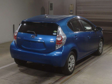 2013 Toyota Aqua NHP10[1]