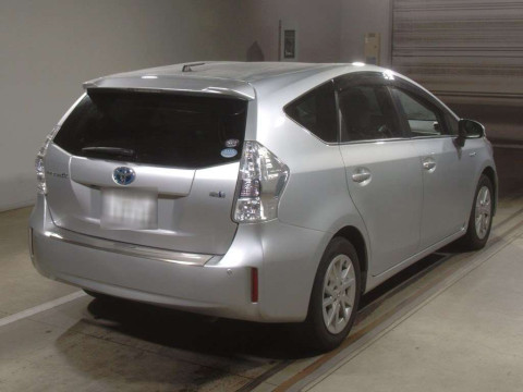 2014 Toyota Prius alpha ZVW40W[1]