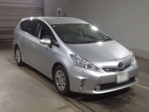 2014 Toyota Prius alpha ZVW40W[2]