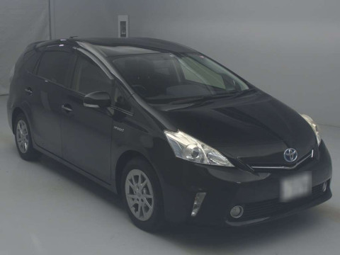 2014 Toyota Prius alpha ZVW41W[2]