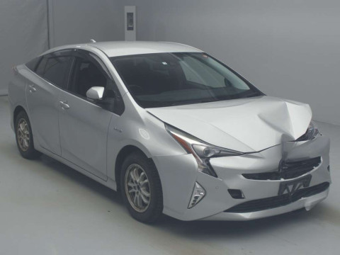 2016 Toyota Prius ZVW51[2]