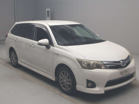 2013 Toyota Corolla Fielder NKE165G[2]