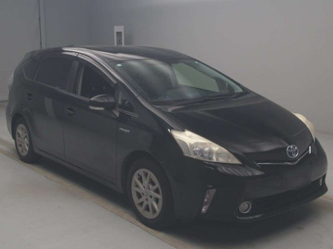 2012 Toyota Prius alpha ZVW40W[2]