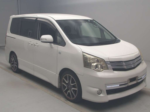 2011 Toyota Noah ZRR70W[2]