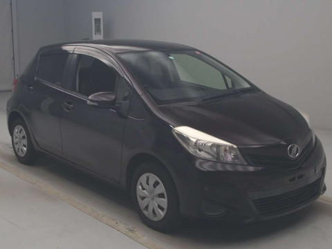 2013 Toyota Vitz NSP130[2]