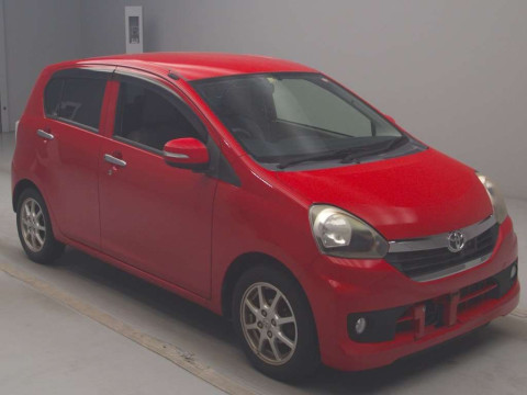 2013 Toyota Pixis Epoch LA300A[2]