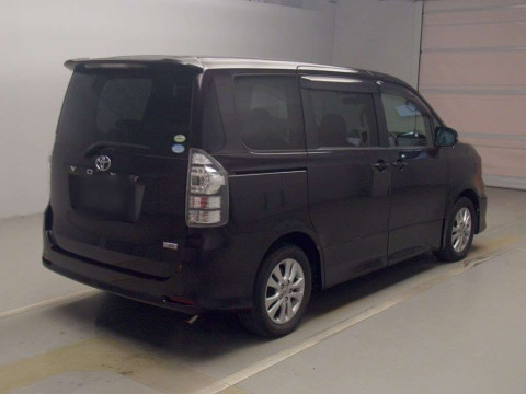 2010 Toyota Voxy ZRR70W[1]