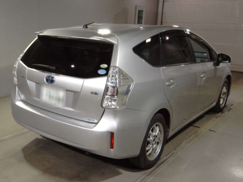 2012 Toyota Prius alpha ZVW40W[1]