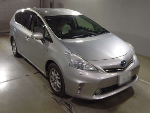 2012 Toyota Prius alpha ZVW40W[2]