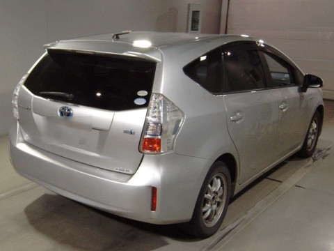 2011 Toyota Prius alpha ZVW41W[1]