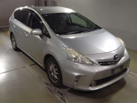 2011 Toyota Prius alpha ZVW41W[2]