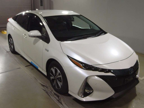 2019 Toyota Prius PHV ZVW52[2]