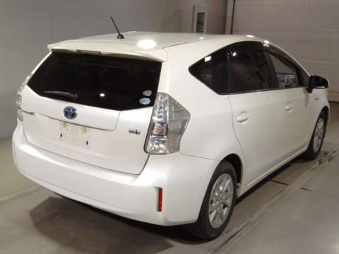 2012 Toyota Prius alpha ZVW41W[1]