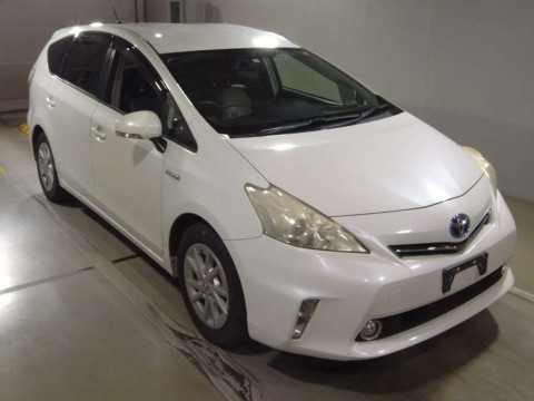 2012 Toyota Prius alpha ZVW41W[2]