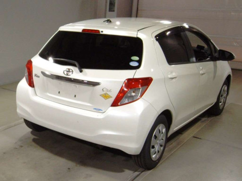 2013 Toyota Vitz NSP130[1]