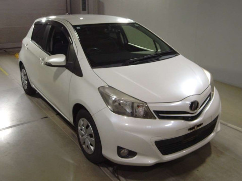 2013 Toyota Vitz NSP130[2]