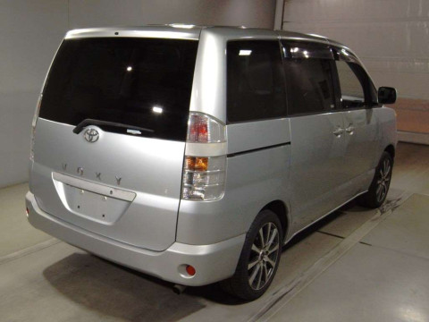 2003 Toyota Voxy AZR60G[1]