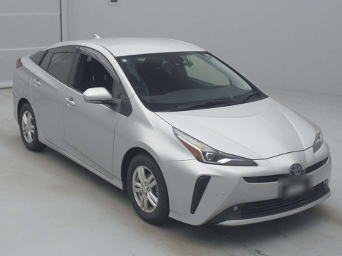 2020 Toyota Prius ZVW55[2]