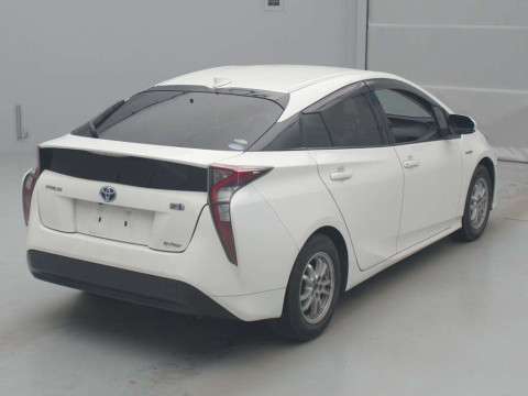 2017 Toyota Prius ZVW55[1]